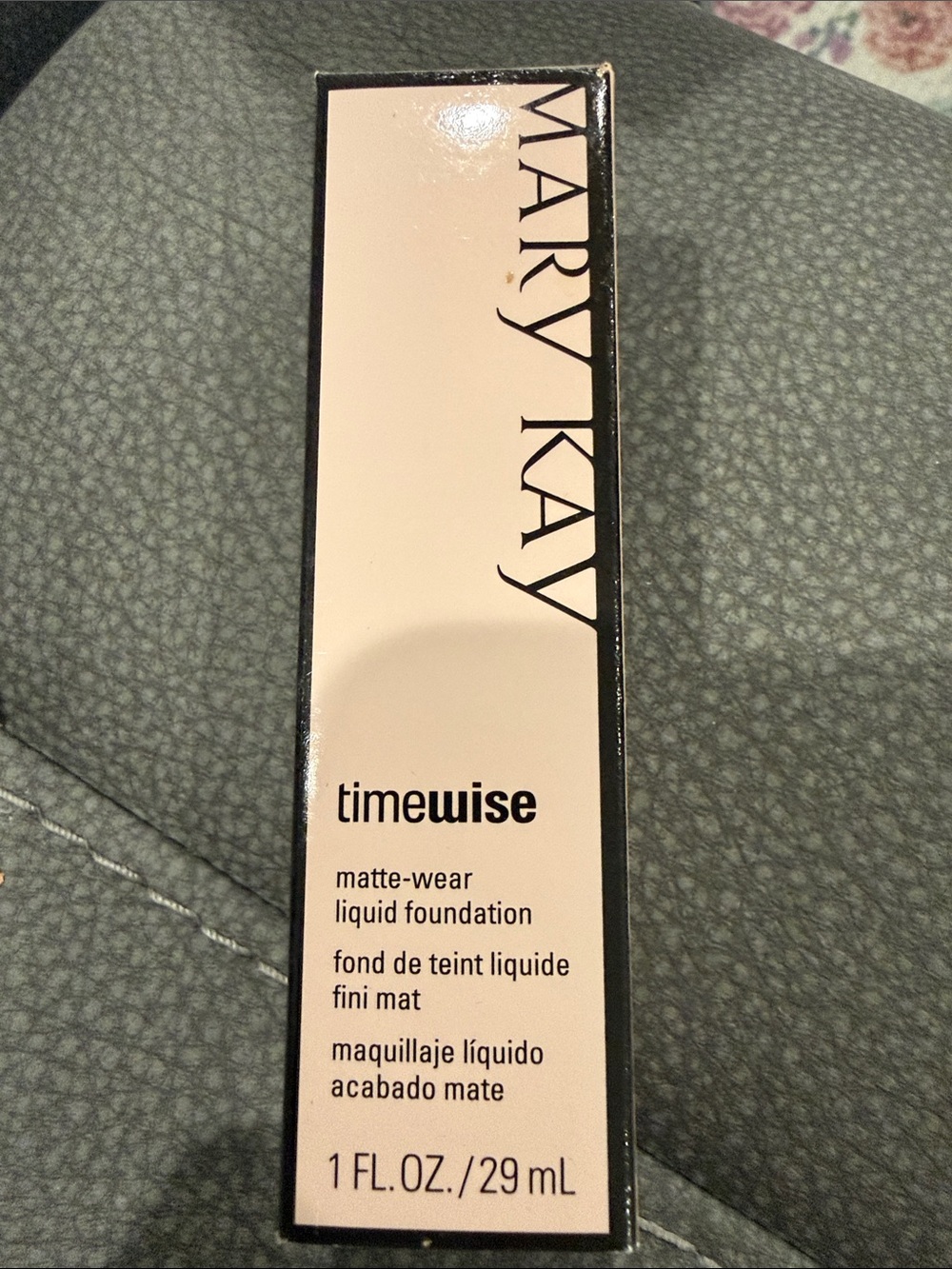 Mary Kay TimeWise Matte-Wear Liquid Foundation - Light Beige